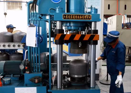 Linea di produzione del corpo delle attrezzature per la produzione di bombole di gas GPL da 12,5 kg/15 kg Macchina di granigliatura